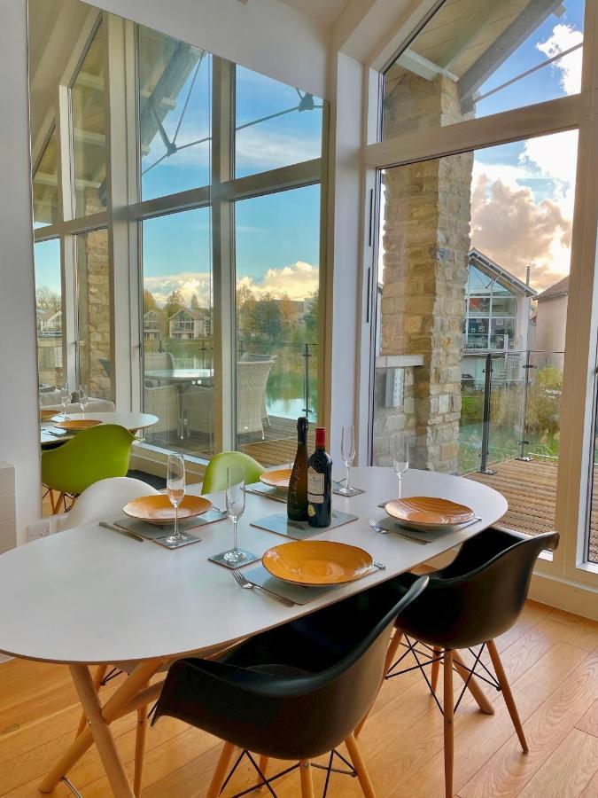 Holiday home Luxurious Lakefront With Pool/spa Access